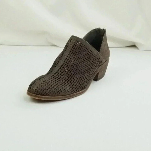 Vince Camuto 8M Women's Chocolate Brown Back Zip Mid Ankle Block Heel Lazar Cut - Picture 1 of 12